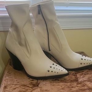 Michael Kors Size 10m Winter White Studded Boots